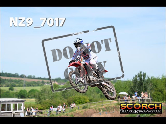 Experts-094