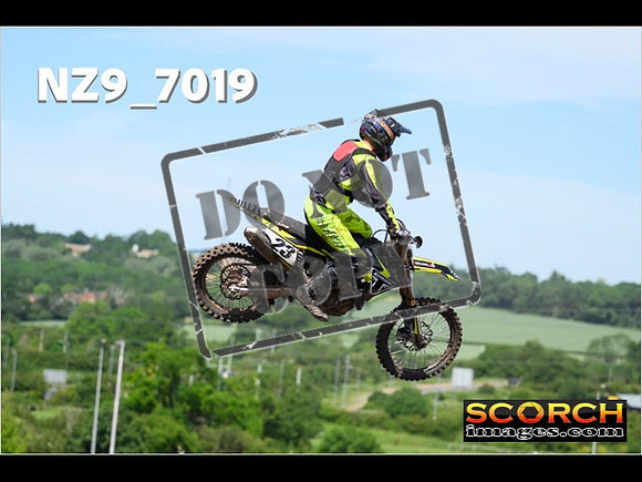 Experts-096