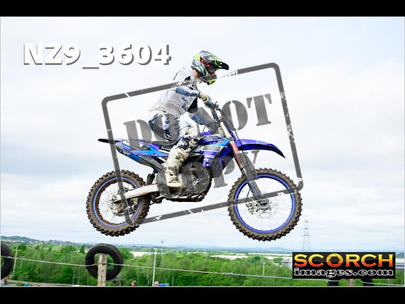 Experts-054
