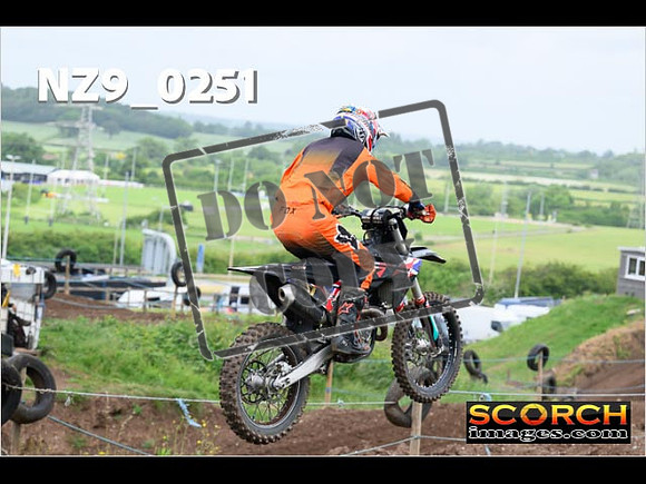 Experts-085