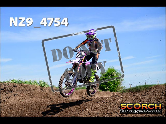 Experts-094