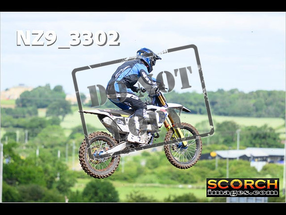 Experts-038
