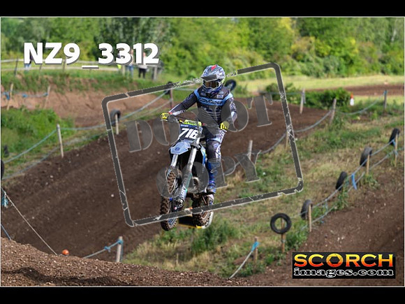 Experts-048