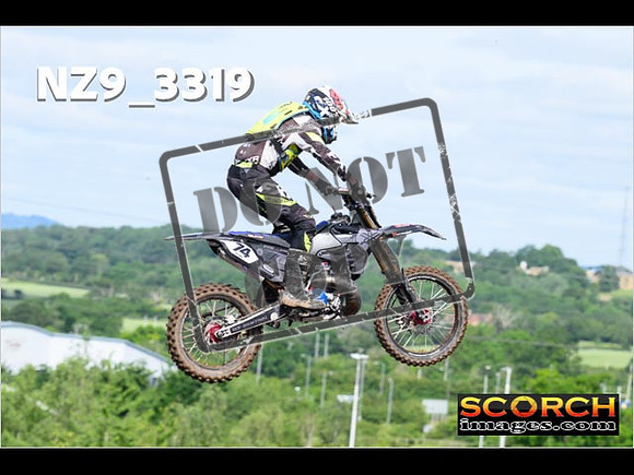 Experts-055