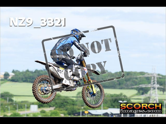 Experts-057