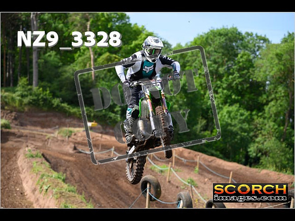 Experts-064