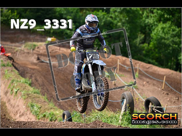 Experts-067