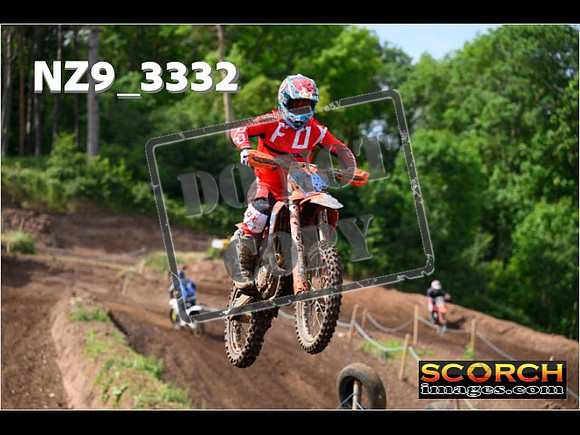 Experts-068