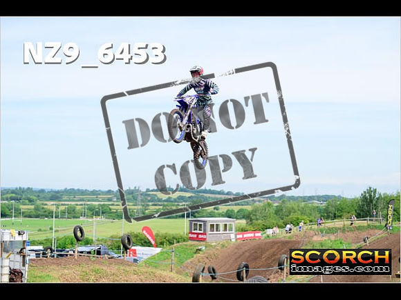 Experts-053