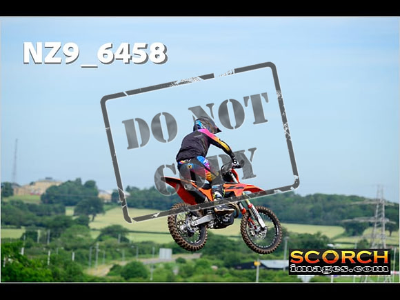 Experts-057