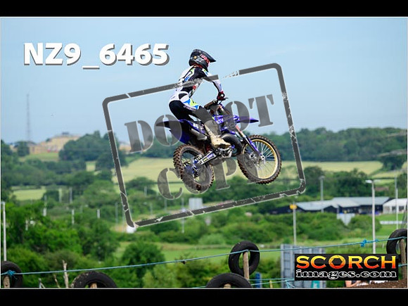 Experts-064
