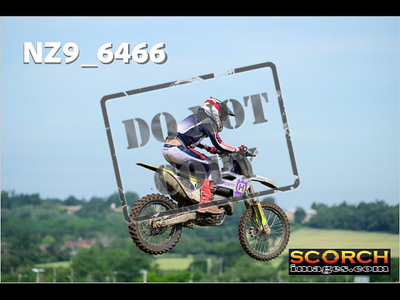 Experts-065