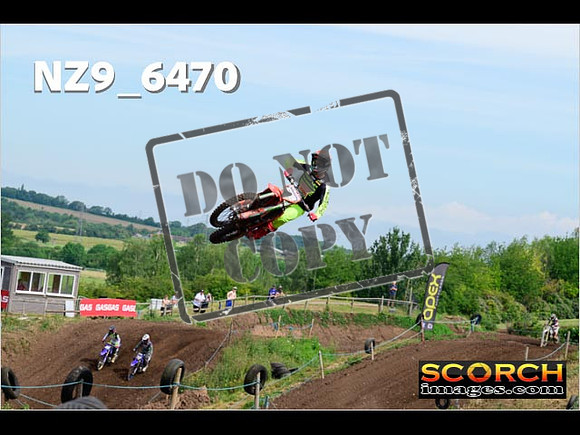 Experts-069