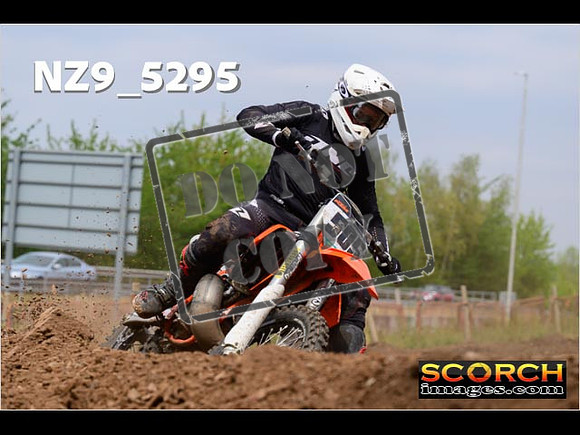 Experts-352