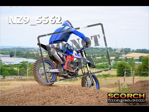 Experts-048