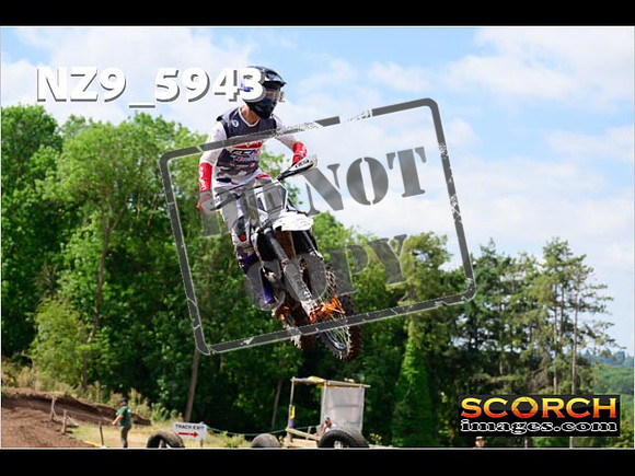 Experts-057
