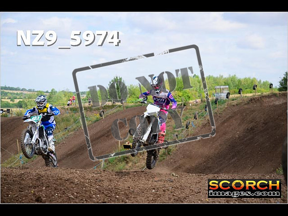 Experts-085
