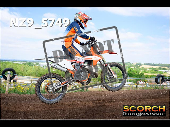 IntersGreenOrange-050