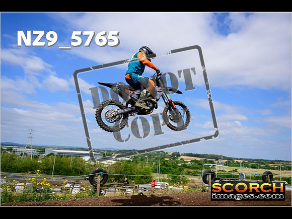 IntersGreenOrange-065