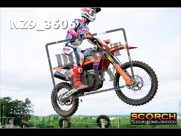 Experts-056