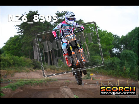 Experts-063