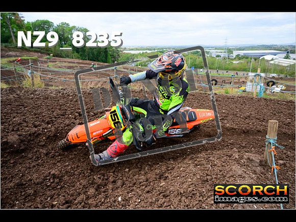 Experts-076