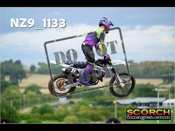 Experts-053
