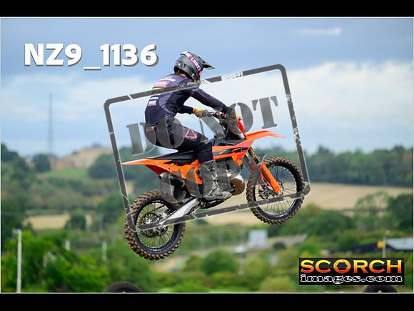 Experts-056