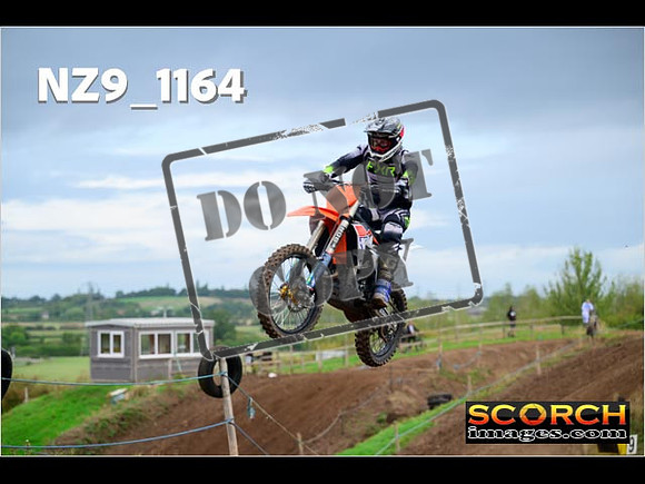 Experts-083