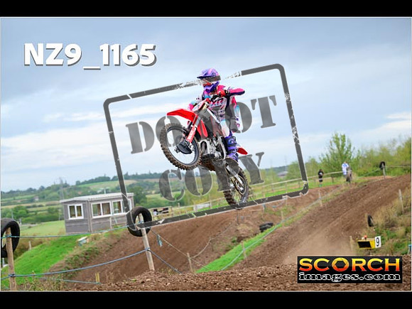 Experts-084