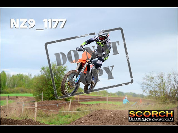 Experts-094