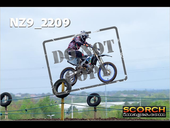 Experts-094