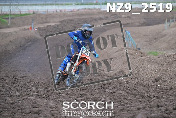 NZ9_2519