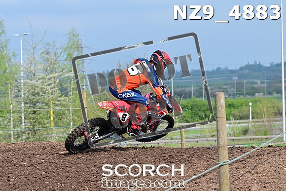 NZ9_4883