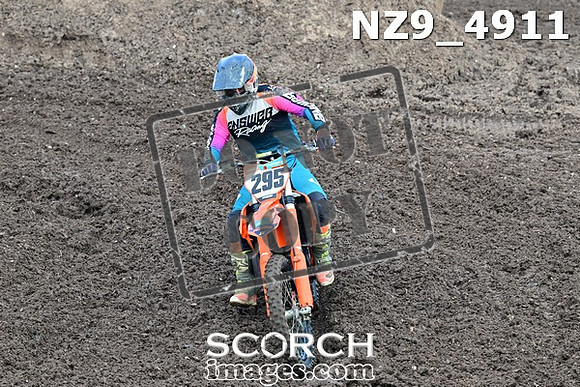 NZ9_4911