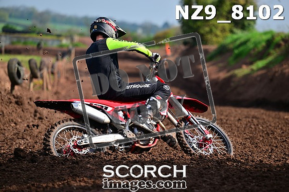 NZ9_8102