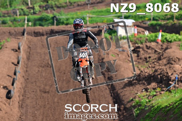 NZ9_8068