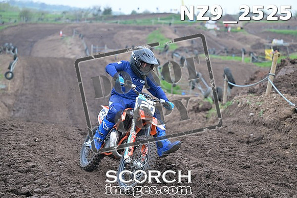 NZ9_2525