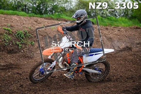 NZ9_3305