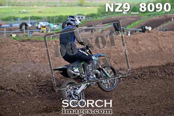 NZ9_8090