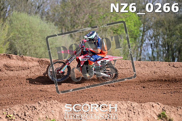 NZ6_0266