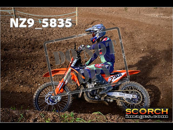 Experts-064