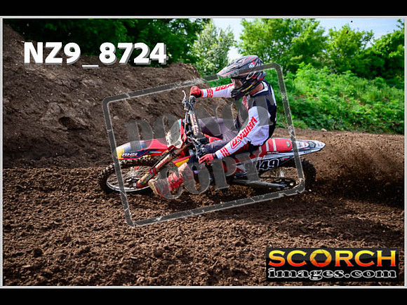 Experts-067