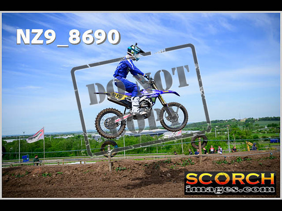 Experts-035