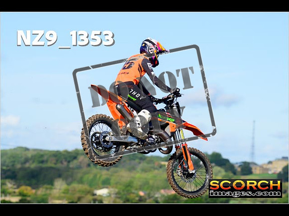 Experts-064