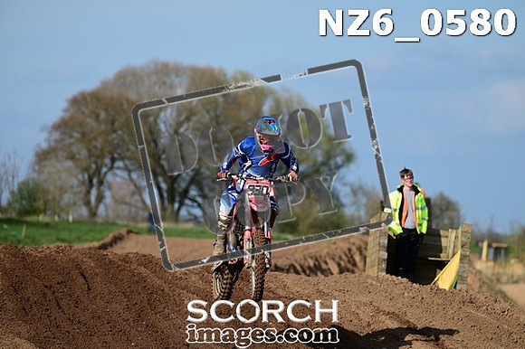 NZ6_0580