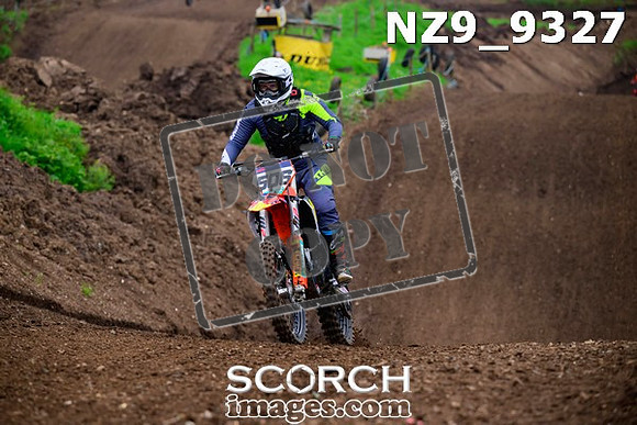 NZ9_9327