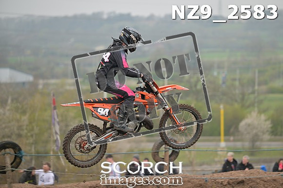 NZ9_2583
