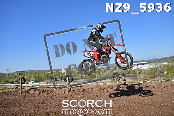 NZ9_5936
