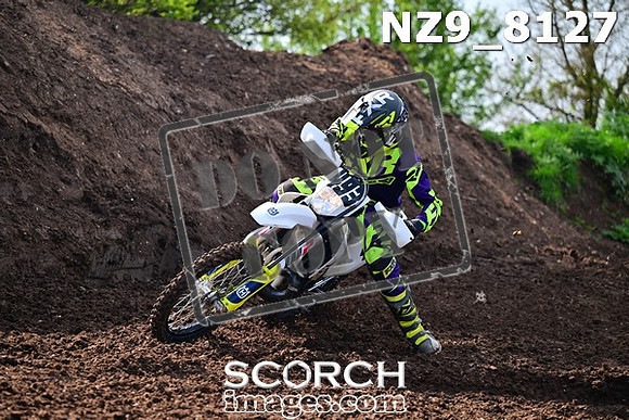 NZ9_8127